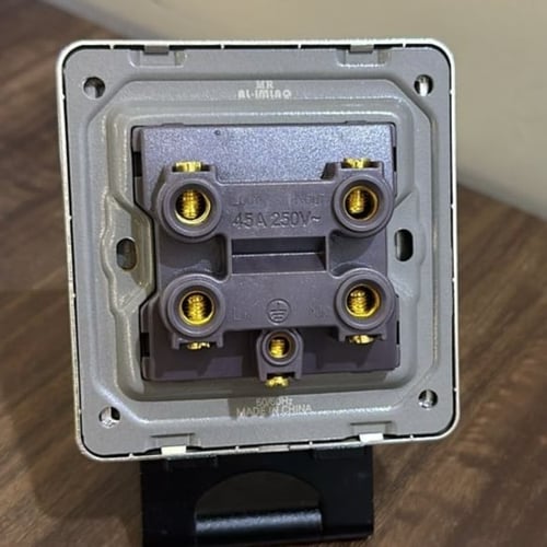 مفتاح مكيف 45 امبير فضي 7*7ضمان 25 سنة