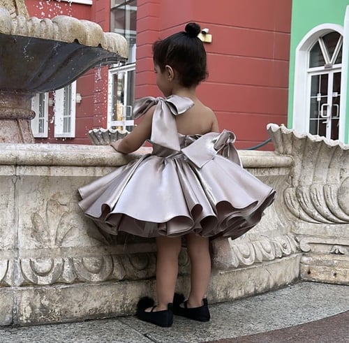 فستان الفيونكة