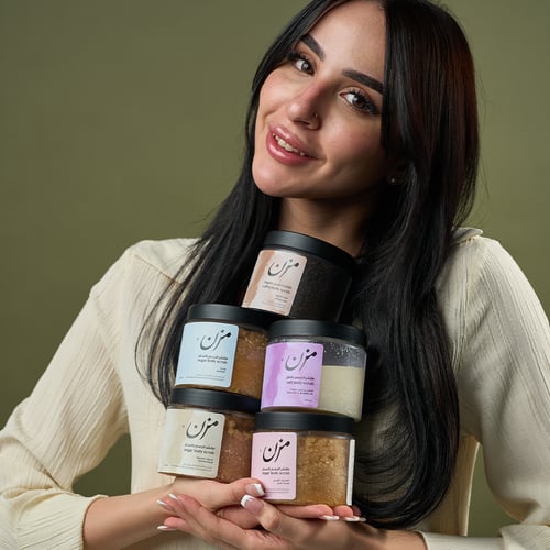 مقشر الجسم بالسكر برائحة الباودر