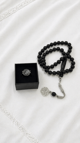 A black vintage ring
