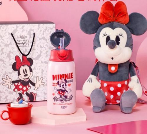 زمزمية مع لعبة ديزني