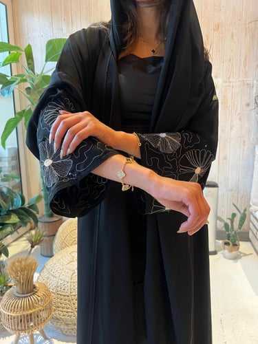 عباية المتألقة