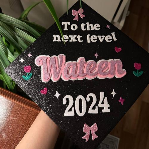 قبعة تخرج متعددة الالوان والتفاصيل