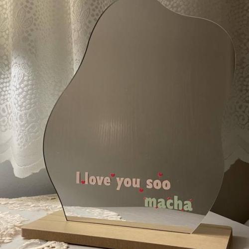 مرايا مموجة حسب الطلب