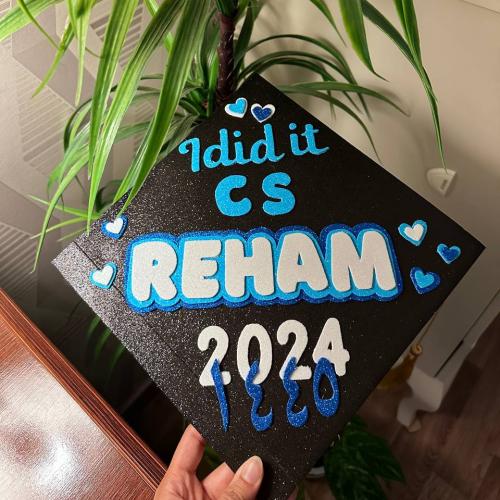 قبعة تخرج (اربع الوان ) بتفاصيل متوسطة