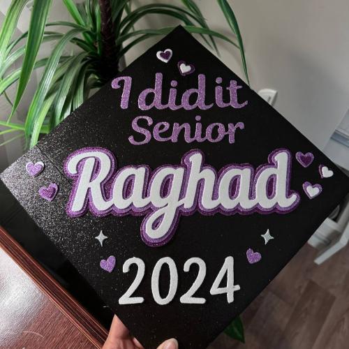 قبعة تخرج ( اربع الوان ) بتفاصيل متوسطة