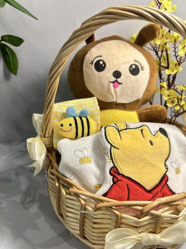 سلة النحلة بألوان جميلة وجذابة