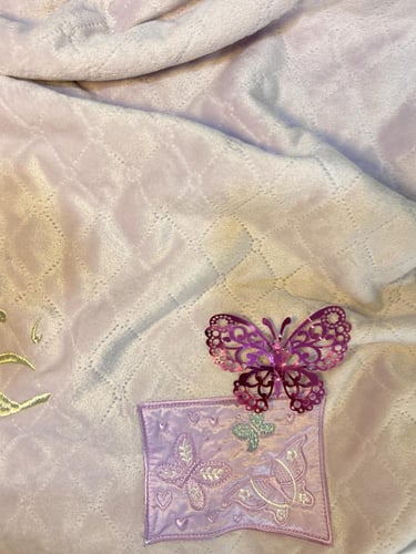 بطانية جاهزة للتسليم الفوري اسم بيبي (غزل)