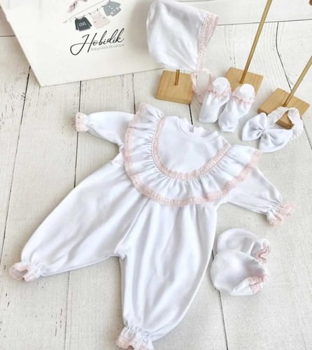 طقم أنيق لمولودة