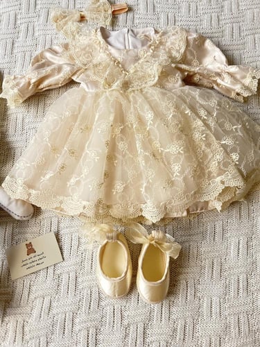 فستان دانتيل لمولودة