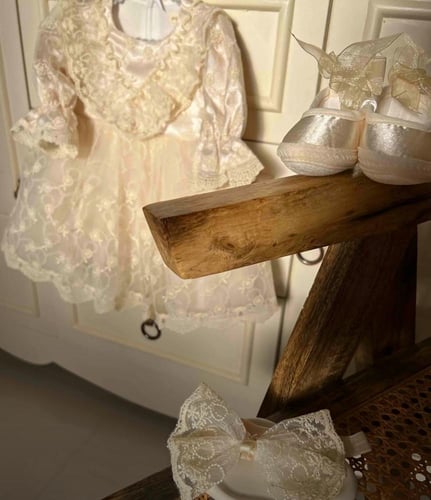 فستان دانتيل لمولودة