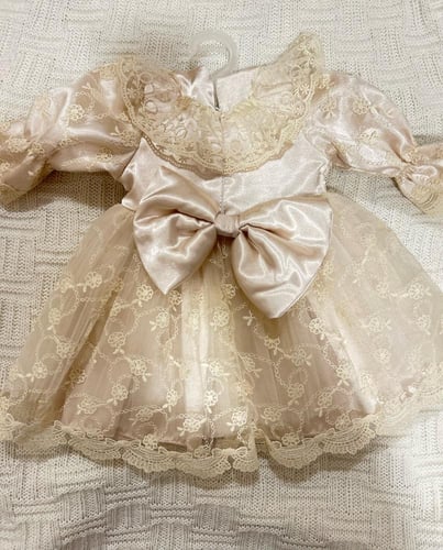 فستان دانتيل لمولودة