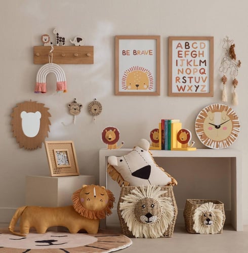 ساعة جدارية أسد