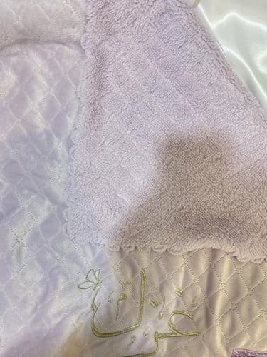 بطانية جاهزة للتسليم الفوري اسم بيبي (غزل)