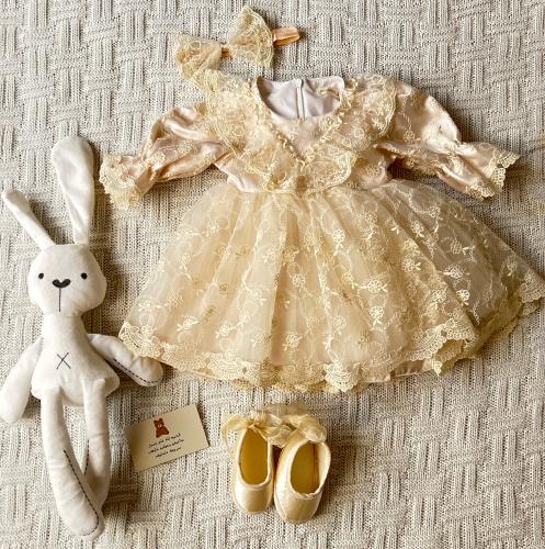 فستان دانتيل لمولودة