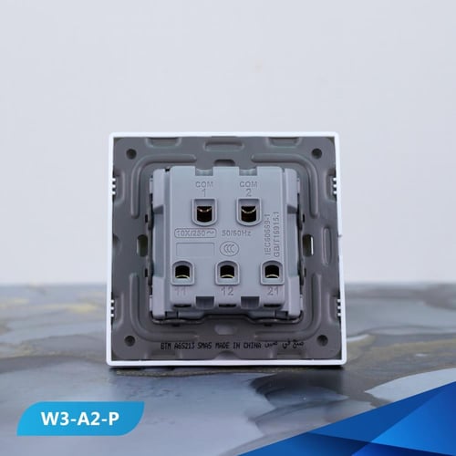 مفتاح ثلاثي لون ابيض