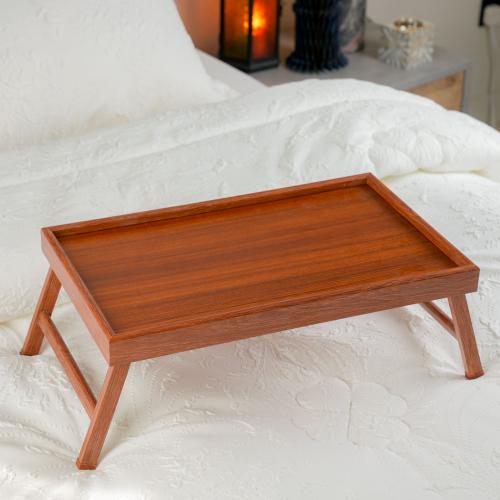 طاولة خشبية بساقين بني