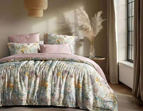 مفرش إشراق صيفي مزدوج قطن تنسل فاخر أخضر و وردي بر...