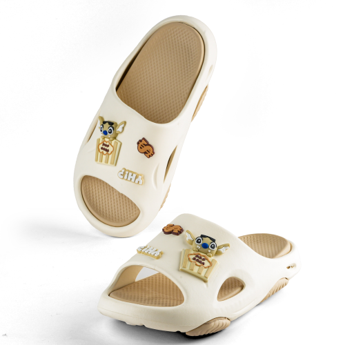 حذاء نسائي بلاستيك بيج مزود بإكسسوارات