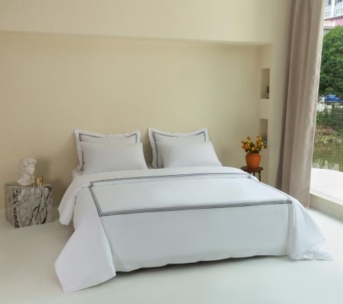 مفرش جنات قطن مزدوج أبيض ورصاصي عدد القطع 7