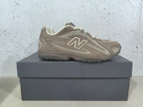New Balance 204L