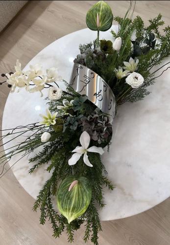 Reception with roses and color upon request, gold...