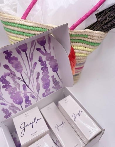 هدية مجموعة "Jayla" للعناية الشخصية