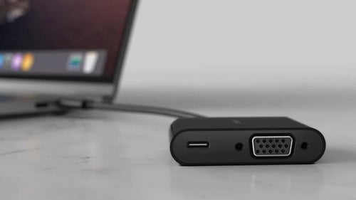 وصلة عرض تايب سي الى VGA ومنفقذ شحن من belkin