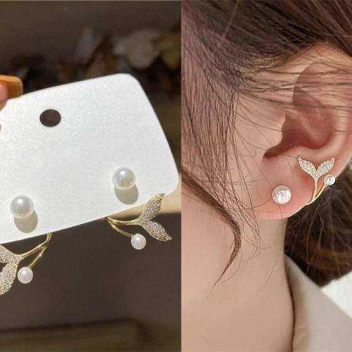 A distinguished and elegant women's earring