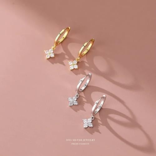 Elegant women's earrings trend