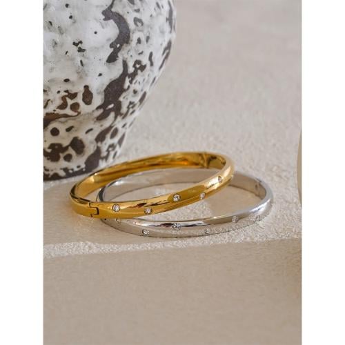 سوار ترند من الذهب والفضه