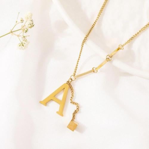 قلادة حروف نسائية