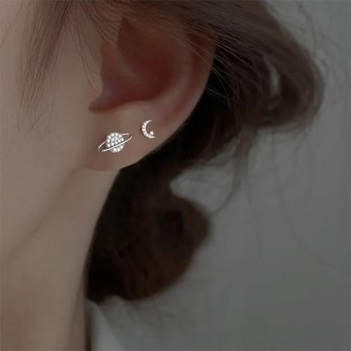 Women's earrings with a modern and elegant design