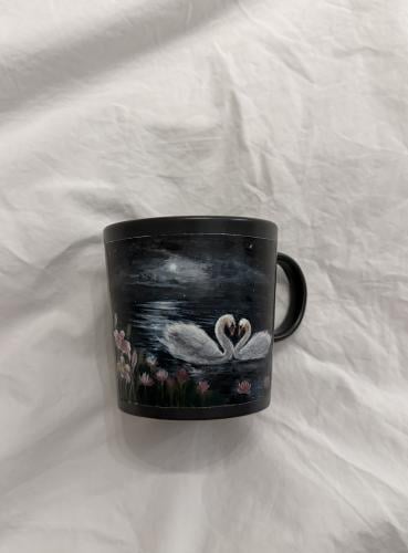 Swan & Lilium cup