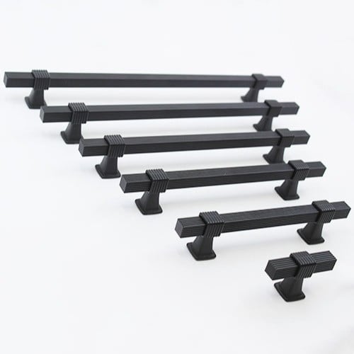 مقبض فاخر بلون أسود