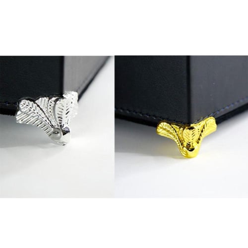 رجل علب الهدايا