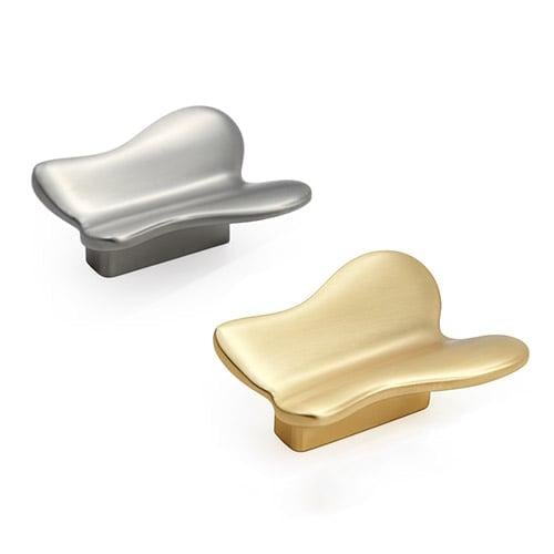 مقبض عصري بتصميم فريد على شكل فراشة