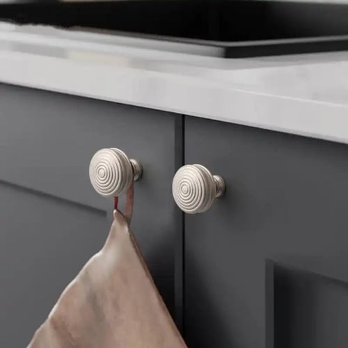 مقبض خزائن وأدراج بتصميم دائري محفور