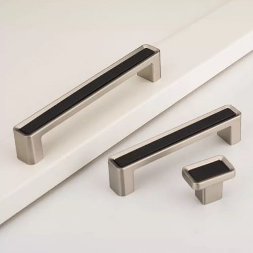 مقبض فاخر باللون الفضي مع الأسود