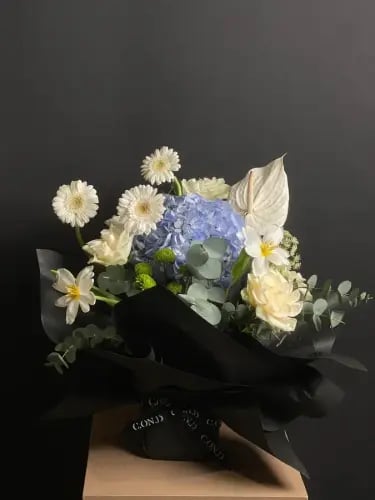 سماء وهدوء (Sky & Calm Bouquet