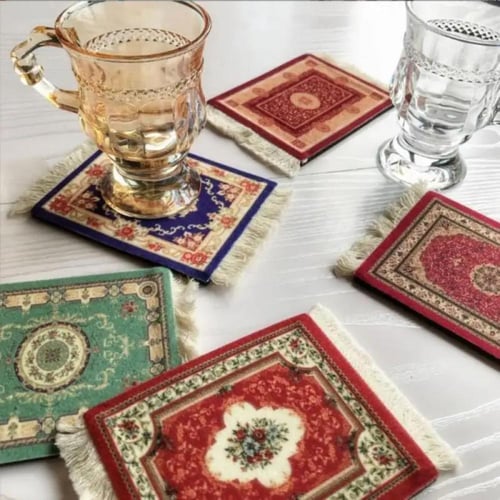 حامل صغير محبوك لاكواب الشاي والقهوة