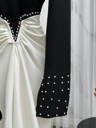 فستان توليفة ملكية أسود وأوف وايت