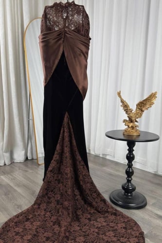 فستان ناعم بأكمام دانتيل لون بني