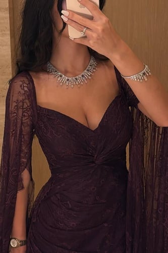 فستان سهره بأكمام طويلة واسعة لون عنابي