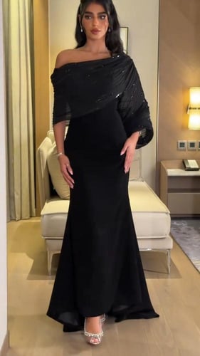 فستان اسود ملكي