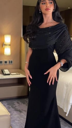 فستان اسود ملكي