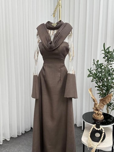 فستان بني بأكمام شفافة مطرزة بالترتر