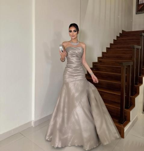 فستان سهرة توب بكسرات جوانب لون رمادي