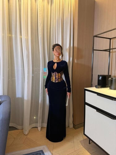 فستان كحلي مخمل ناعم