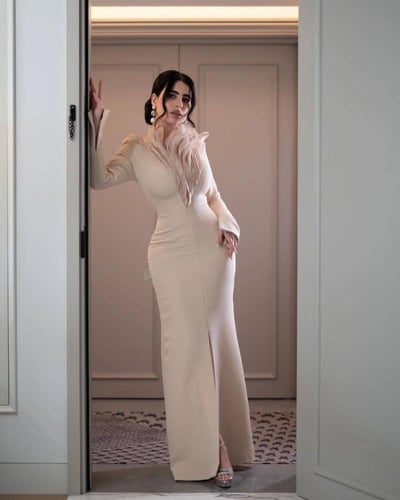 فستان سهرة بتصميم انيق